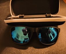 Guess men's sunglasses