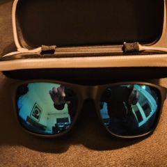 Guess men's sunglasses