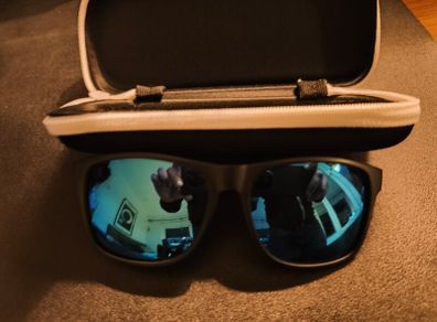 Guess men's sunglasses