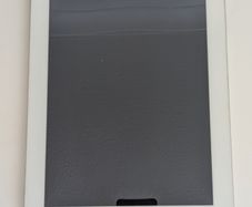 4 x iPhones and 1 x iPad untested, for parts only.