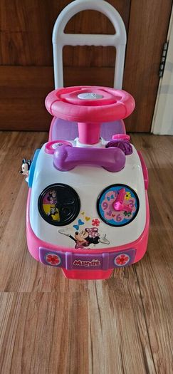 Minnie mouse ride on car