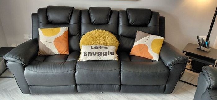 3+2 Electric Re Sofa-must Go This Week- Quick Sale