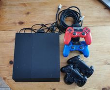 PS 4 & 4 controllers