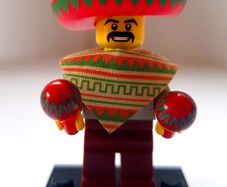 Lego CMF COL02-1: Mariachi / Maraca Man (2010) 100% Complete