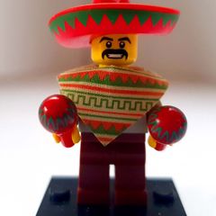Lego CMF COL02-1: Mariachi / Maraca Man (2010) 100% Complete