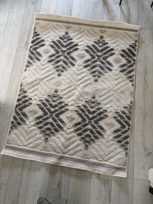 Diamond tufted rug