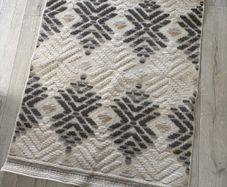 Diamond tufted rug