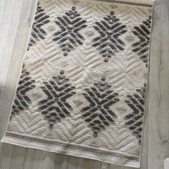 Diamond tufted rug
