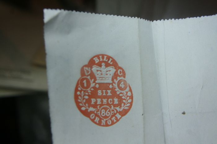 Queen Victoria - 6d Red - Bill or Note SIX PENCE 1886 NOT USED