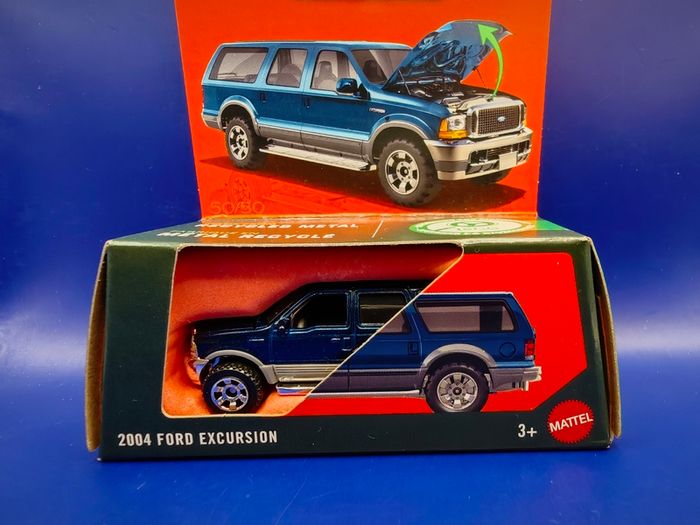 Matchbox Moving Parts 2004 Ford Excursion, new.