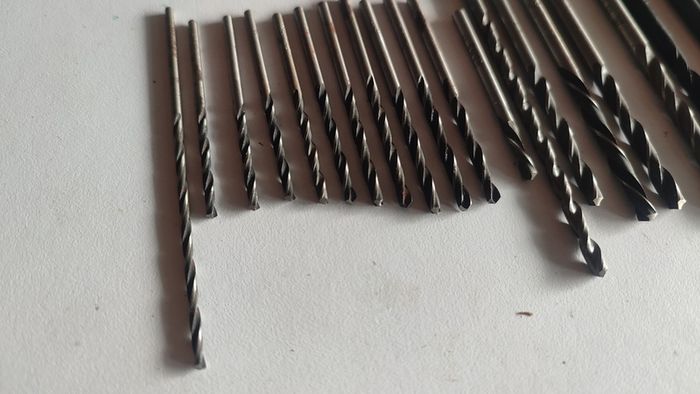 Lot of 32 USSR Metric Twist Drill Bits Set 2mm-6.9mm HSS R6M5 Jobber Taps NOS