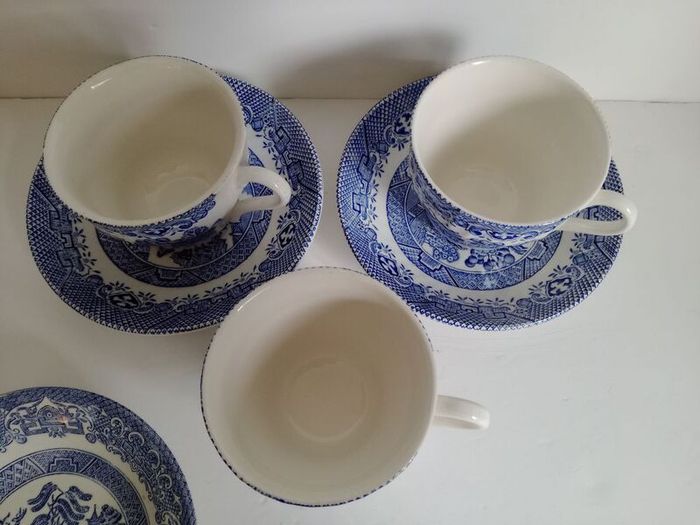 vintage willow cups, saucers and bowl, blue willow cups