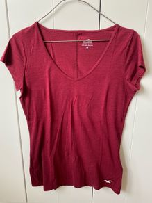 Hollister t-shirt / top for women / ladies in very good condition.  Size: Small.