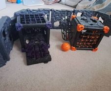 Toy Creatures Battle Cave Arena