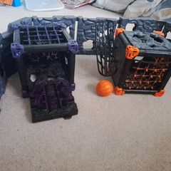 Toy Creatures Battle Cave Arena