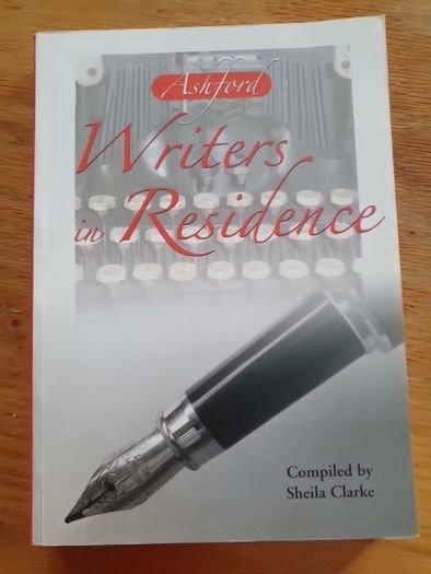 Ashford Writers In Residence In Very Good Condition From Pet Smoke Free Home Lots Of Books Listed For 1 2 3 Euro