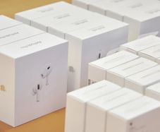 NEW Official Apple AirPods PRO 3 Wireless Earbuds, Active Noise Cancellation, Live Translation (New Sealed)