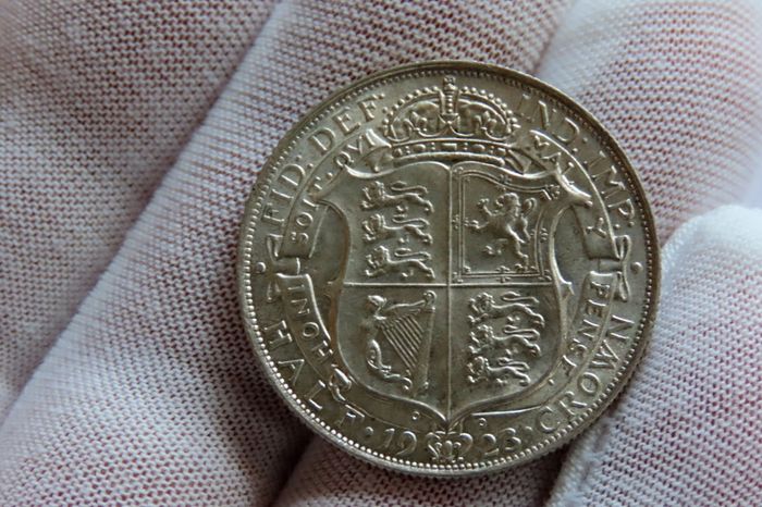 1923 George V Half Crown Unc Lustrously Toned