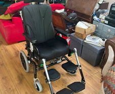 Tilt in space wheelchair