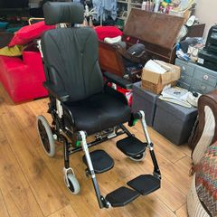 Tilt in space wheelchair
