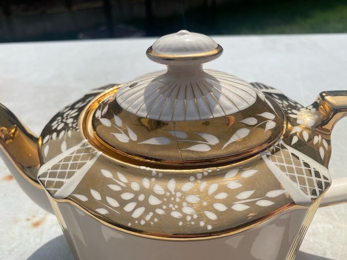 Saddler Teapot (Please Read)
