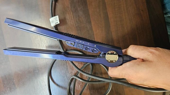 Hair straightener