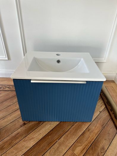 Wall mounted vanity unit
