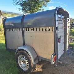 5ft x 3ft covered trailer