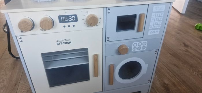 play kitchen