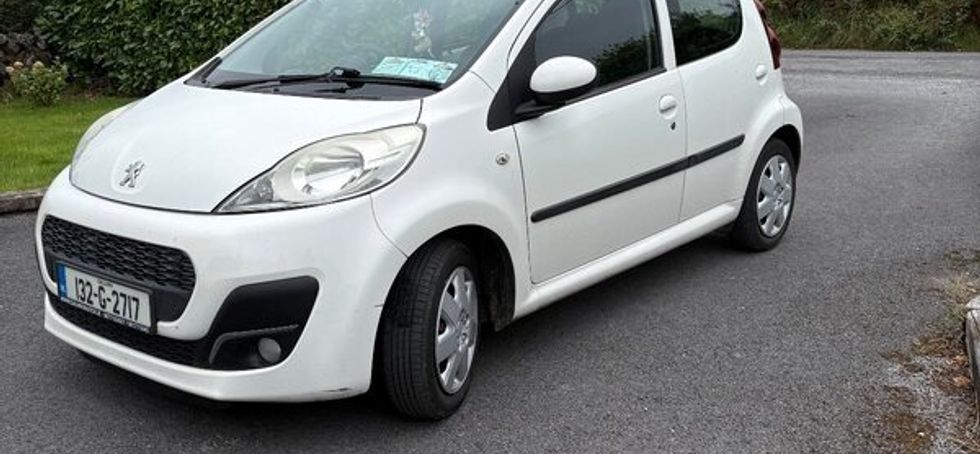 2013 Peugeot 107 1.0 petrol 5-door manual