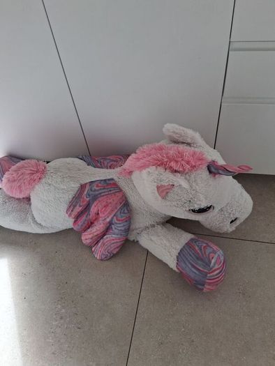 Giant Unicorn