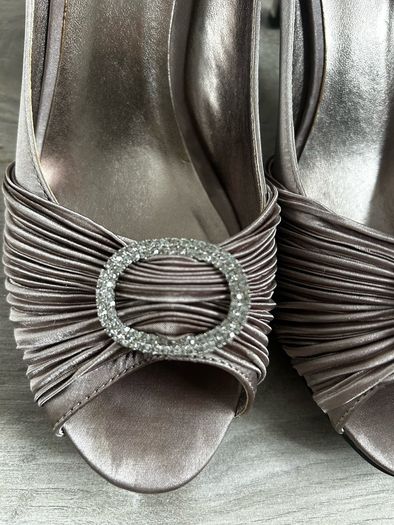 Lunar heels