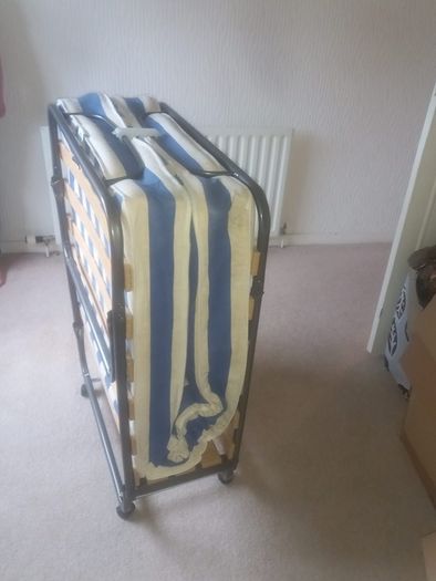 Fold away single bed