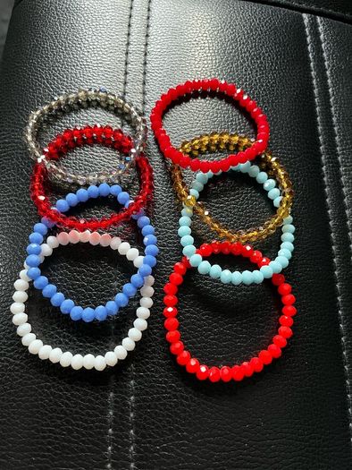 bracellets, no price below, only 8 e for 8 bracelets