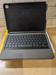 Zagg rugged messenger