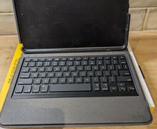 Zagg rugged messenger