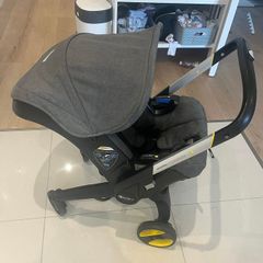 Doona with two isofix bases and a travel bag
