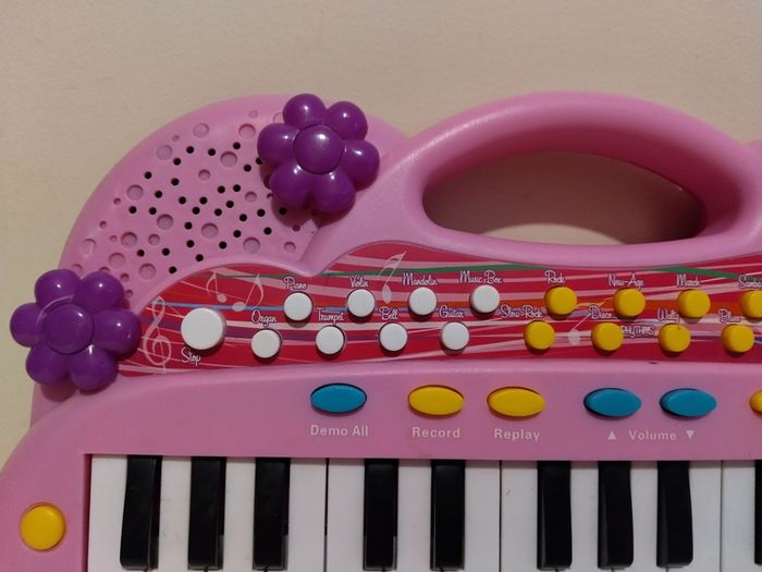 Pink electronic Keyboard