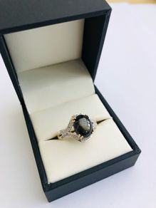 Vintage 9ct Yellow Gold Cats Eye & Diamond Ring