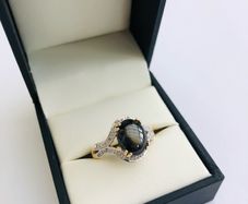 Vintage 9ct Yellow Gold Cats Eye & Diamond Ring