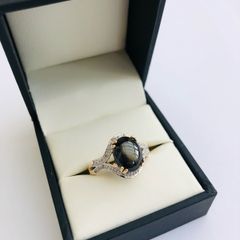 Vintage 9ct Yellow Gold Cats Eye & Diamond Ring