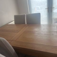 Extendable kitchen table with 6 Chairs