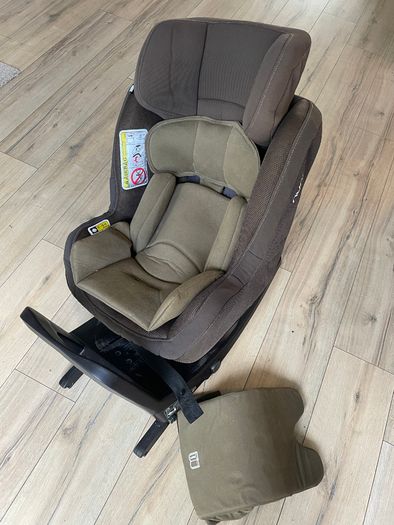 Nuna swivel CAR SEAT
