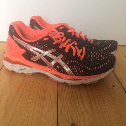 oasics women's runners size 5