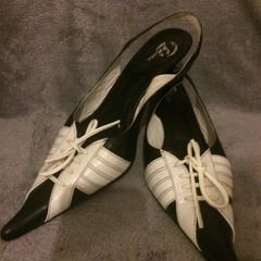 Retro Stylish Sling Back Low 1.5" Heel Shoe by Bata/Size: 4 UK  .  37 EU