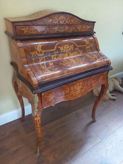 French Style Antique Writing Desk (Reproduction)