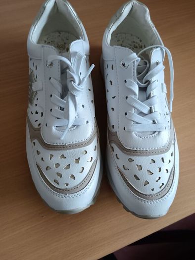 Ladies Trainers