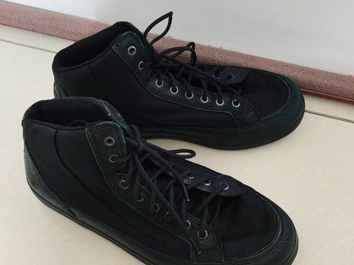 PRICE DROP Quick sale Flip flop sneakers size 6
