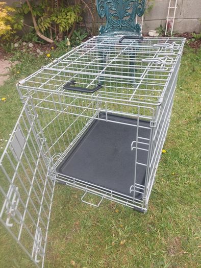 Medium dog crate.