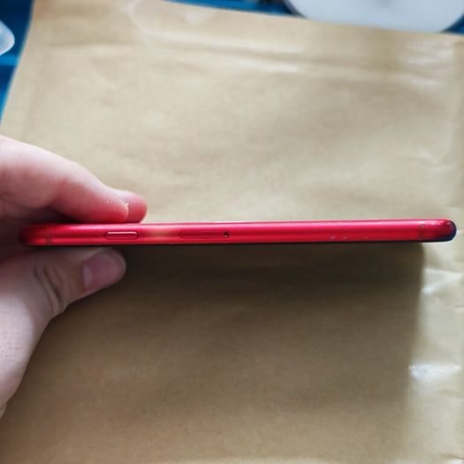Apple iPhone SE 2020 - 64GB - Product Red - Cracked - Activation locked - Parts